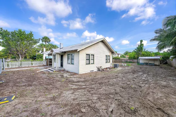 West Palm Beach, FL 33401,707 Kanuga DR
