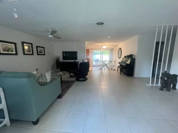 Riviera Beach, FL 33404,1260 Manor DR
