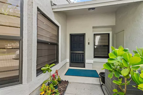 Palm Beach Gardens, FL 33418,703 Saint Giles CT