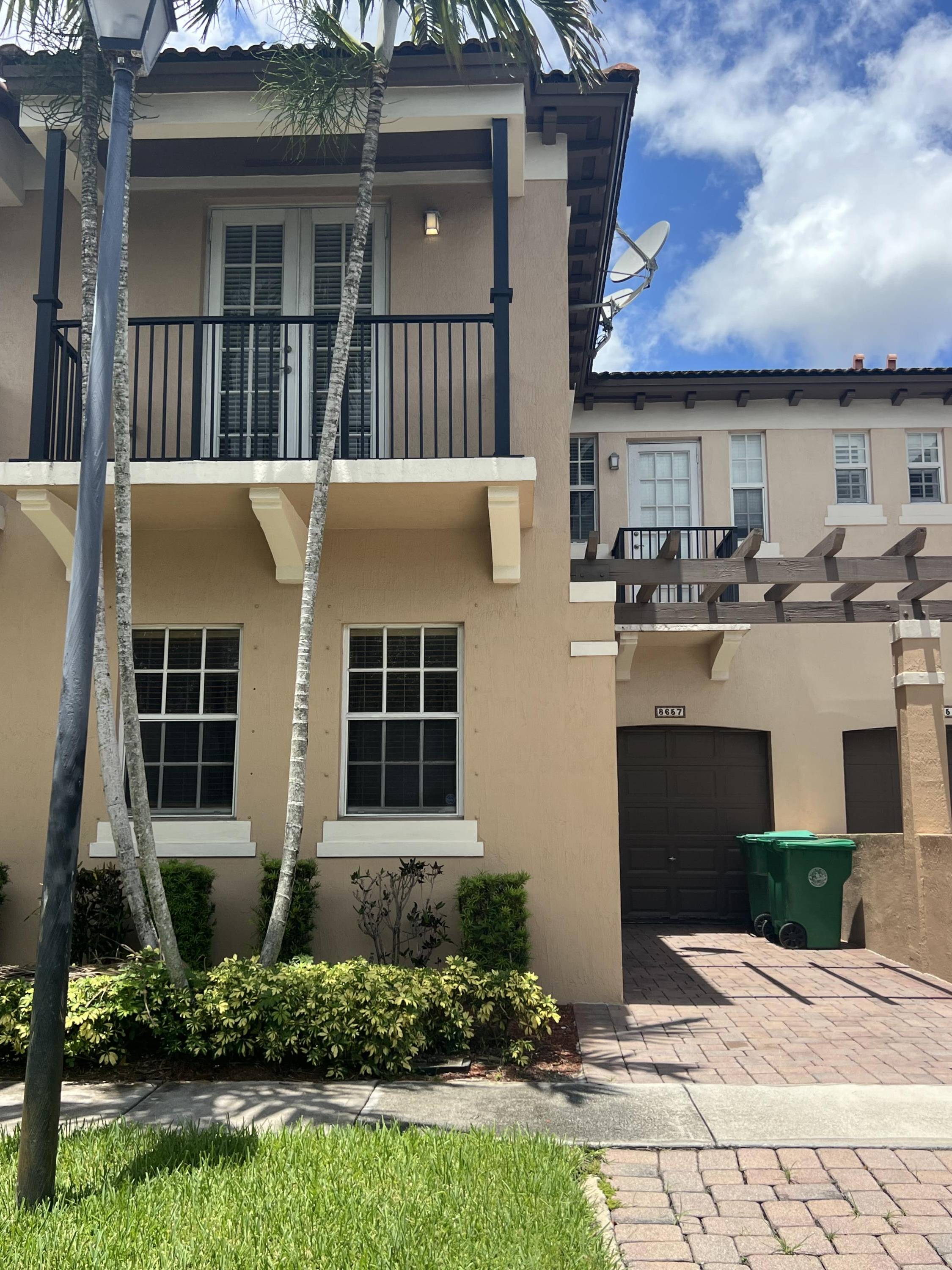 8657 Blaze CT 2-6, Davie, FL 33328