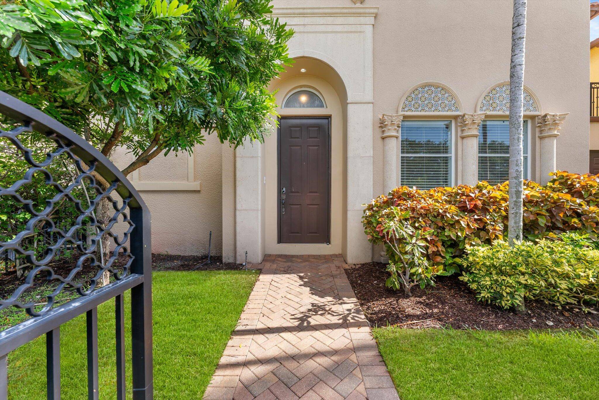 Boca Raton, FL 33487,106 Via Floresta DR