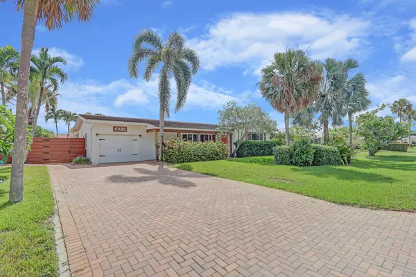 Palm Beach Gardens, FL 33410,10186 Daphne AVE
