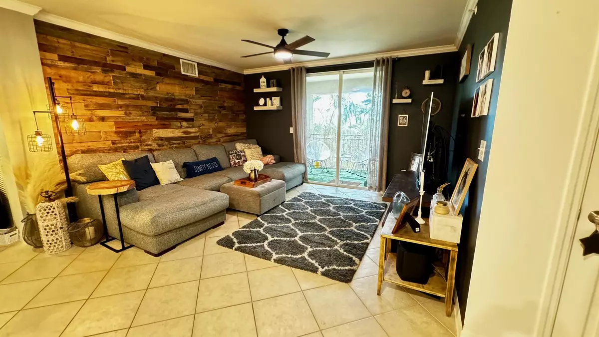 West Palm Beach, FL 33411,6475 Emerald Dunes DR 308