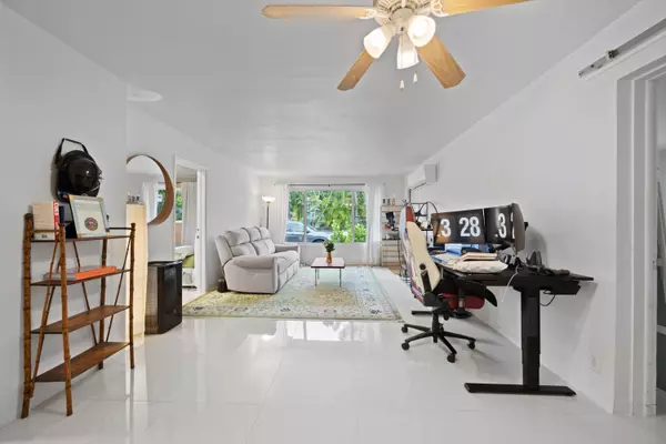 West Palm Beach, FL 33401,2121 Parker AVE