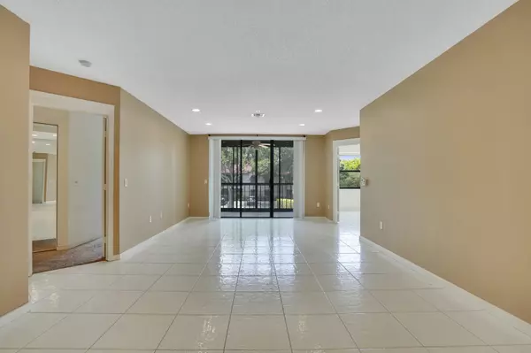 Boynton Beach, FL 33437,5155 Europa DR I