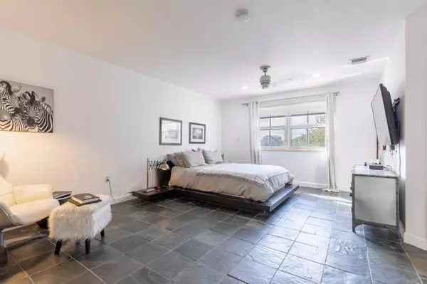 Fort Lauderdale, FL 33304,852 NE 16th AVE