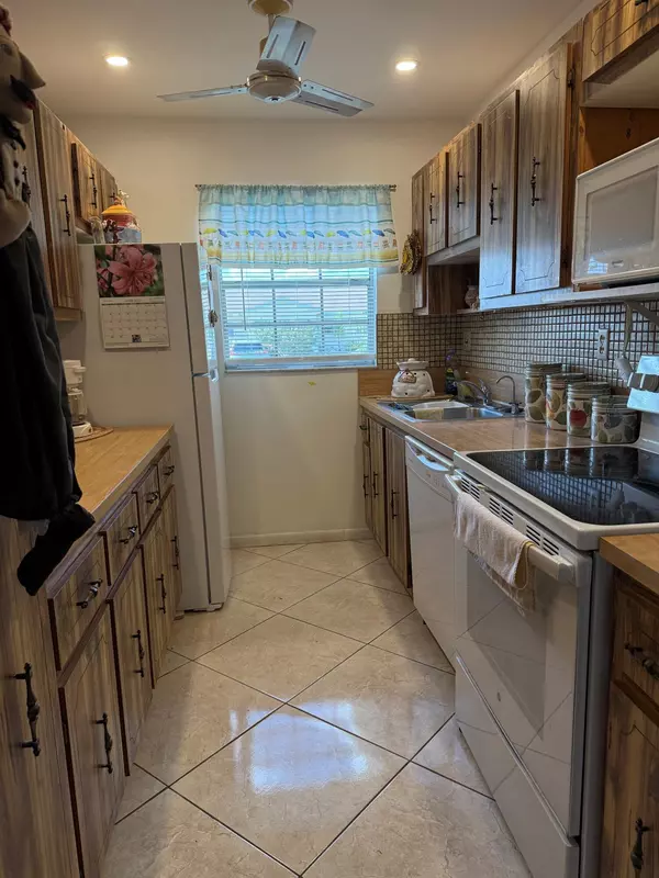 Delray Beach, FL 33484,5397 Lakefront BLVD B