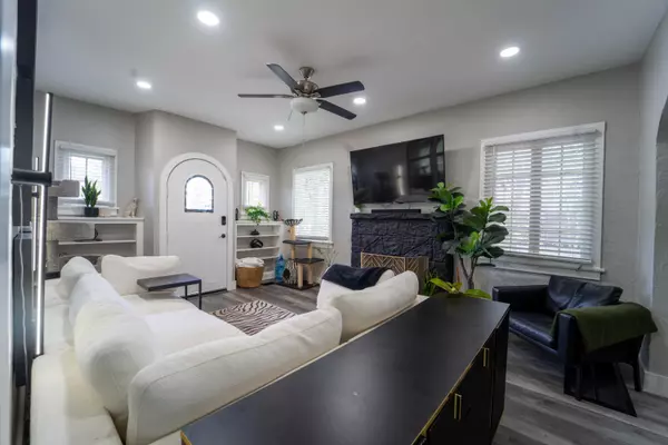 West Palm Beach, FL 33407,933 38th ST
