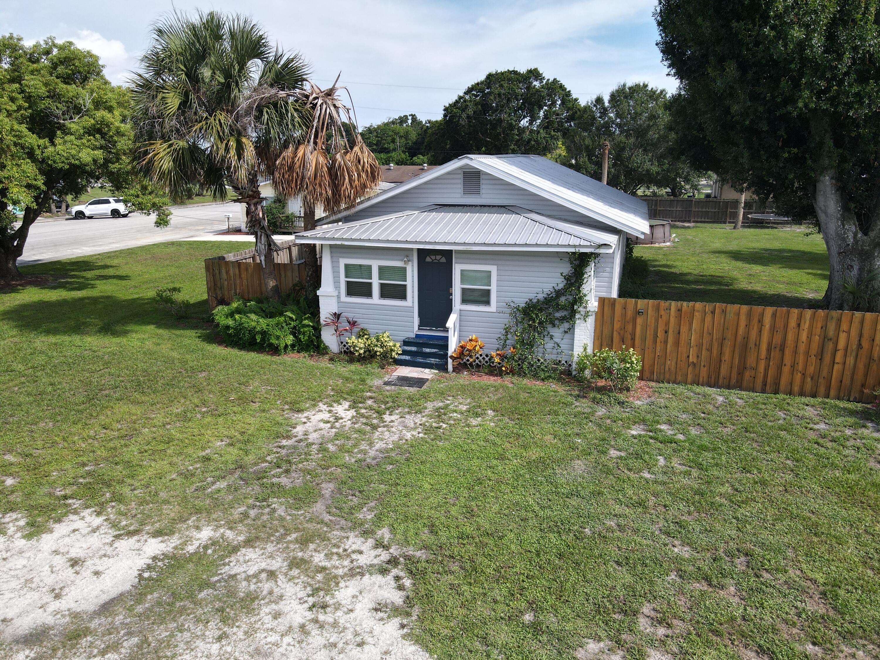 Okeechobee, FL 34974,305 SW 2nd ST