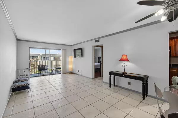 Pompano Beach, FL 33060,170 Cypress Club DR 734