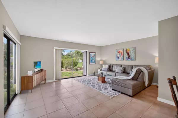 Hutchinson Island, FL 34949,3209 S Lakeview CIR 8-103