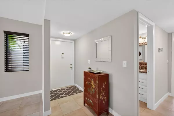 Hutchinson Island, FL 34949,3209 S Lakeview CIR 8-103