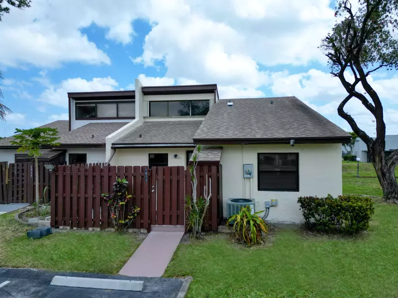 1913 Abbey RD, West Palm Beach, FL 33415