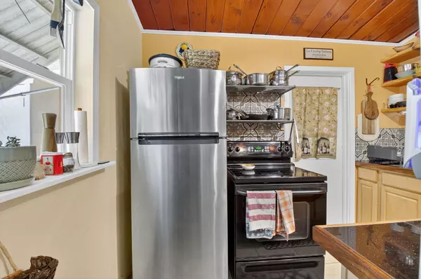 Boca Raton, FL 33487,325 Jeffery ST