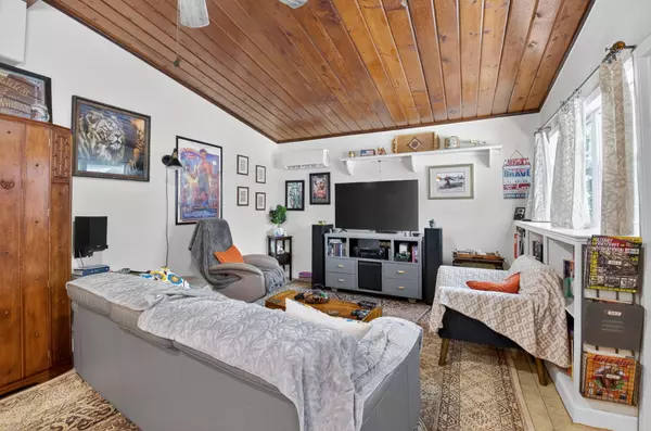 Boca Raton, FL 33487,325 Jeffery ST