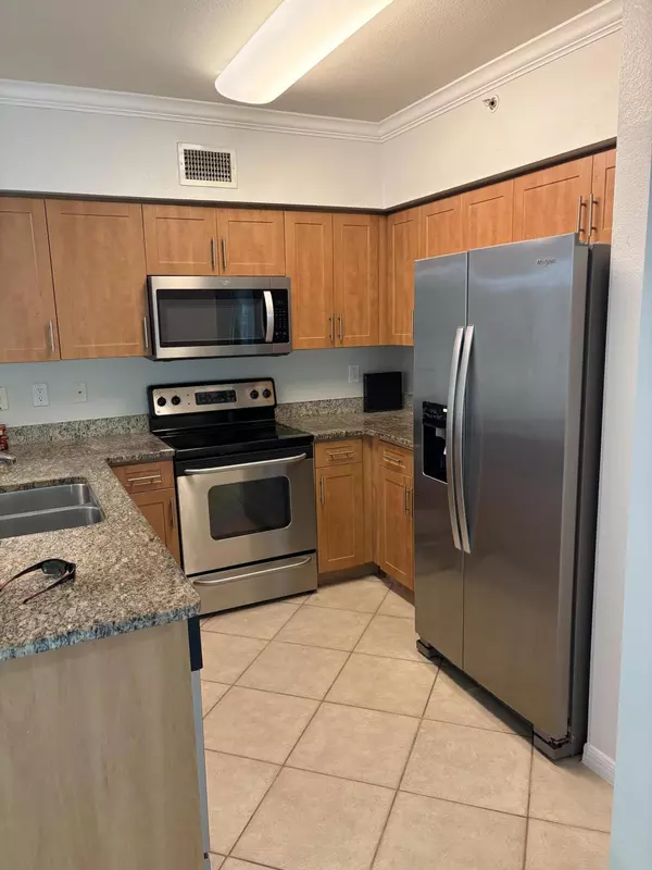 West Palm Beach, FL 33411,6434 Emerald Dunes DR 303