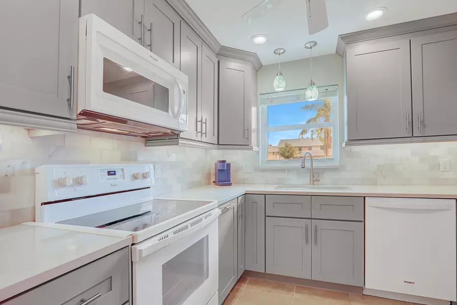 18081 SE Country Club DR 1-2, Jupiter, FL 33469