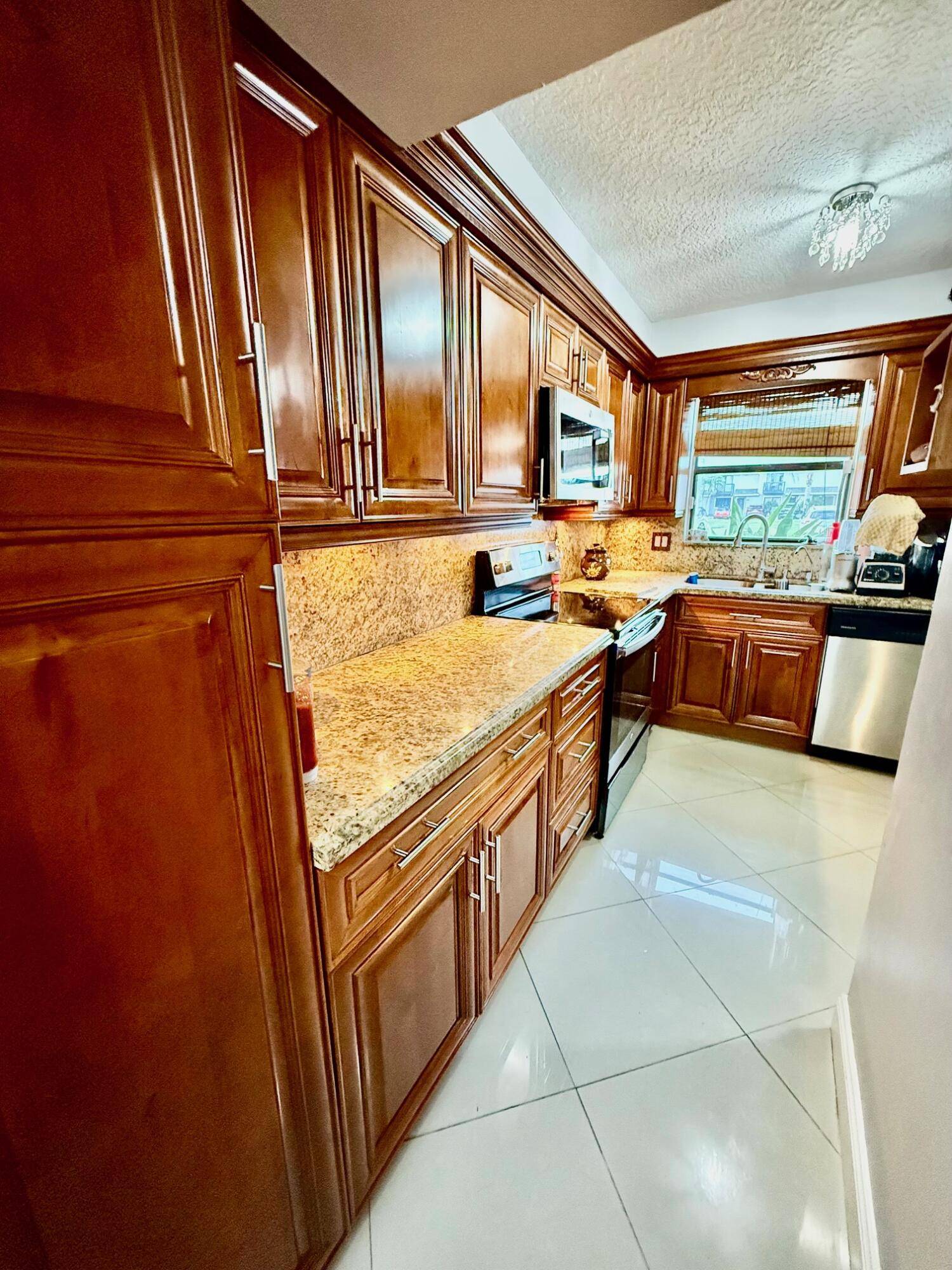 Greenacres, FL 33463,304 Shoreview DR 4