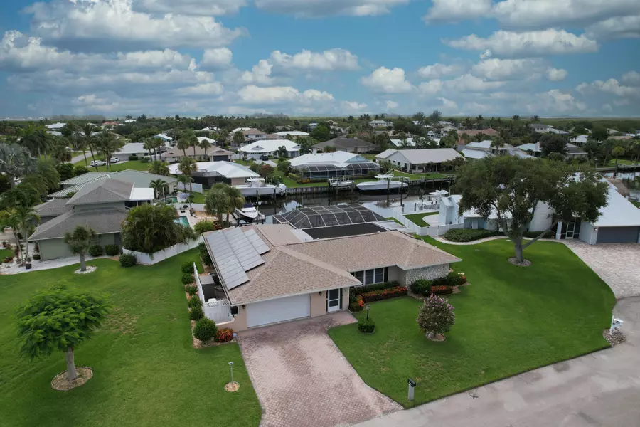 121 Queen Ann CT, Hutchinson Island, FL 34949