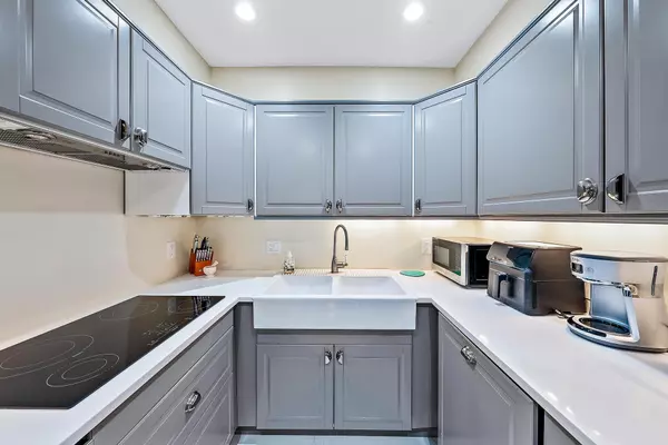 Palm Beach, FL 33480,2773 S Ocean BLVD 517