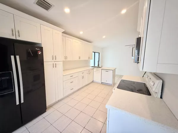 Boca Raton, FL 33428,9159 SW 22nd ST E