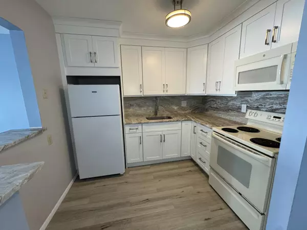 North Palm Beach, FL 33408,100 Shore CT 307