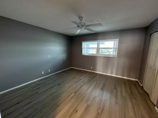 North Palm Beach, FL 33408,100 Shore CT 307