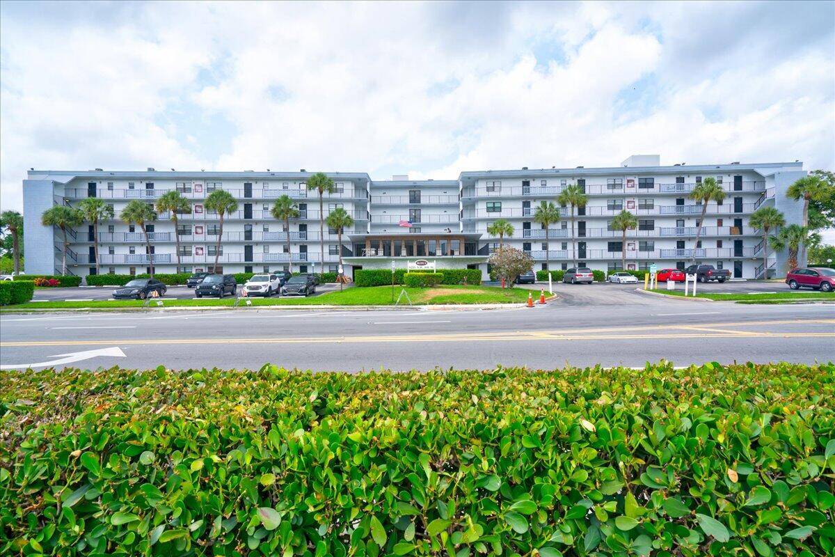 Boca Raton, FL 33428,9235 SW 8th ST 307