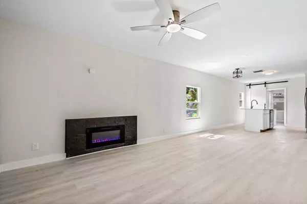 West Palm Beach, FL 33405,719 Briggs ST