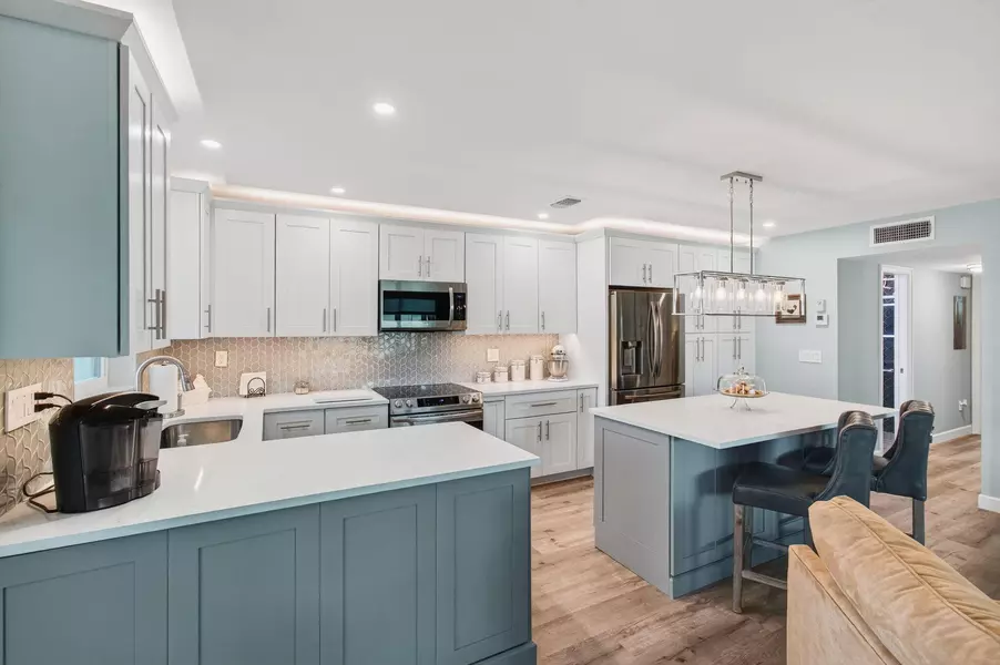 1172 S Drive CIR D, Delray Beach, FL 33445