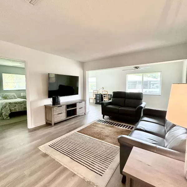 715 Whippoorwill LN, Delray Beach, FL 33445