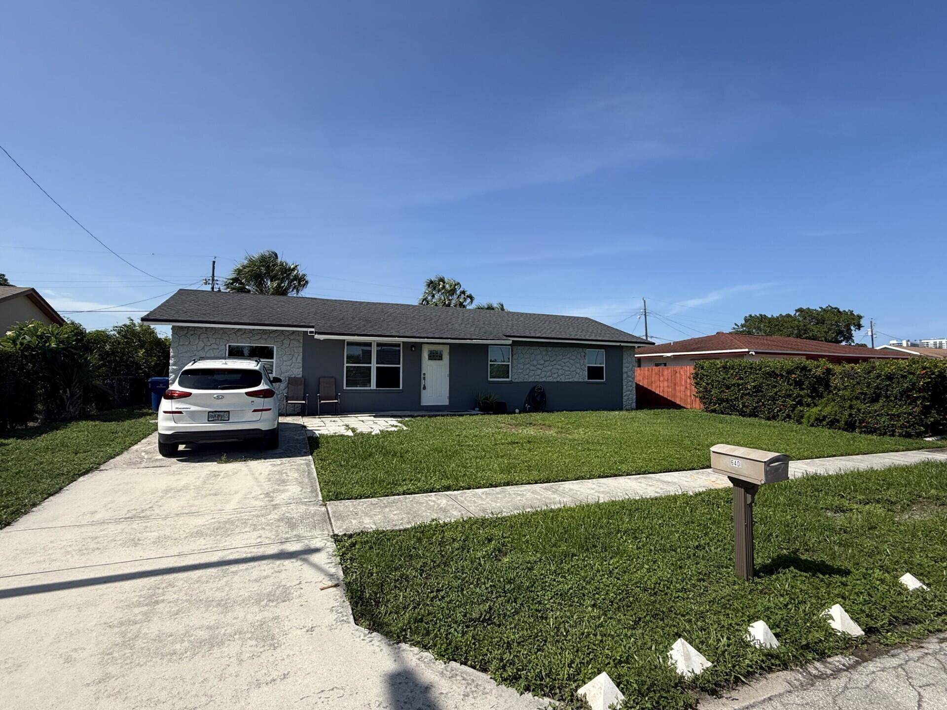 640 W 34th ST, Riviera Beach, FL 33404
