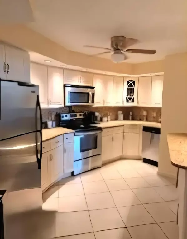 Hallandale Beach, FL 33009,200 Leslie DR 412