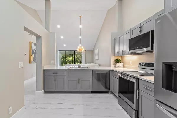 Palm Beach Gardens, FL 33418,6944 Briarlake CIR 203