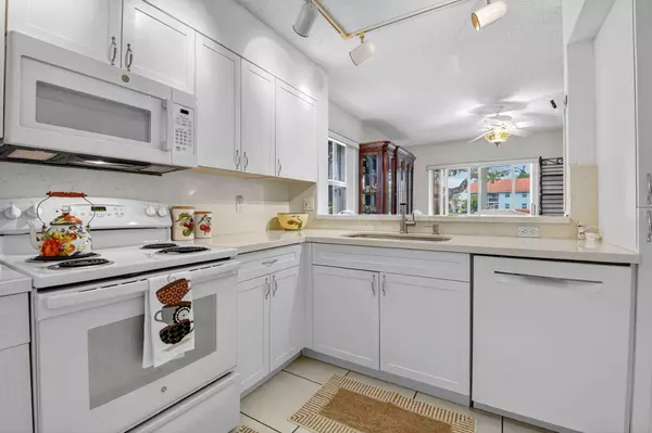 Boynton Beach, FL 33437,7390 Lake Meadow WAY 101