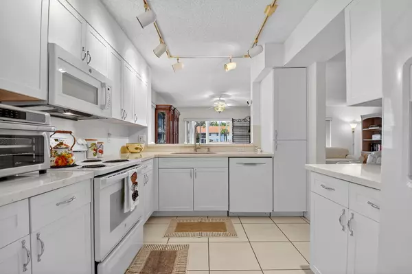 Boynton Beach, FL 33437,7390 Lake Meadow WAY 101