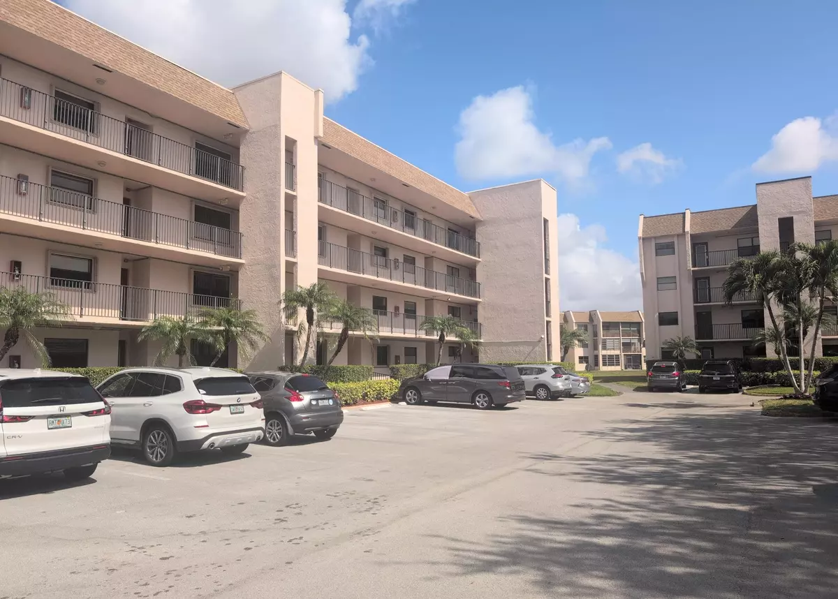 Sunrise, FL 33322,10207 Sunrise Lakes BLVD 108