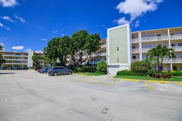 West Palm Beach, FL 33417,425 Southampton B 425