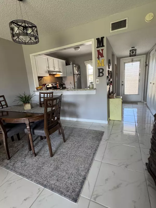 Delray Beach, FL 33446,33 Abbey LN 207