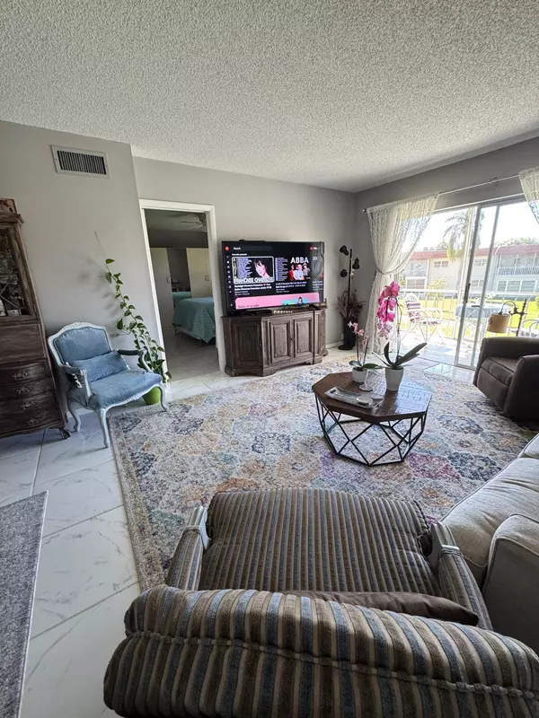 Delray Beach, FL 33446,33 Abbey LN 207