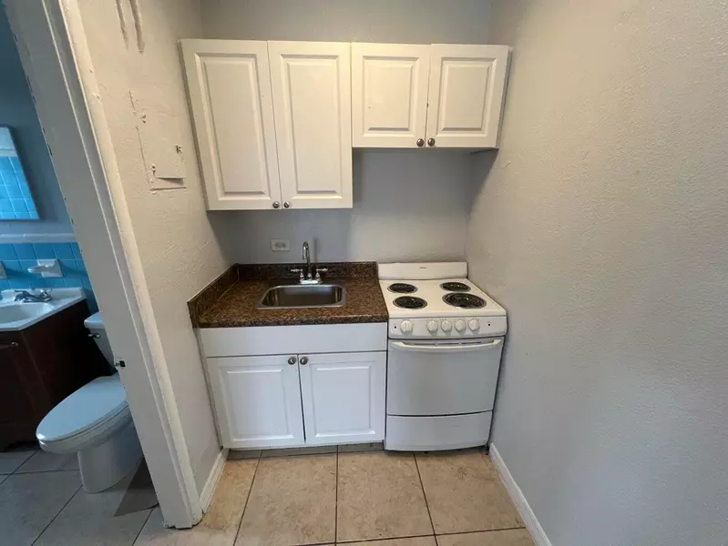 3300 Broadway AVE 9, West Palm Beach, FL 33407
