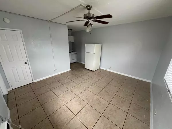 West Palm Beach, FL 33407,3300 Broadway AVE 9
