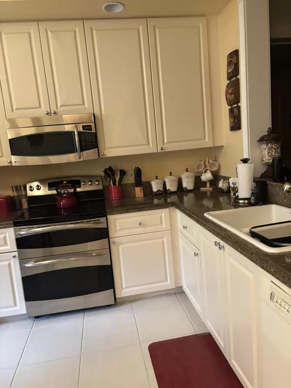 Fort Pierce, FL 34949,16 W Harbour Isle DR 104