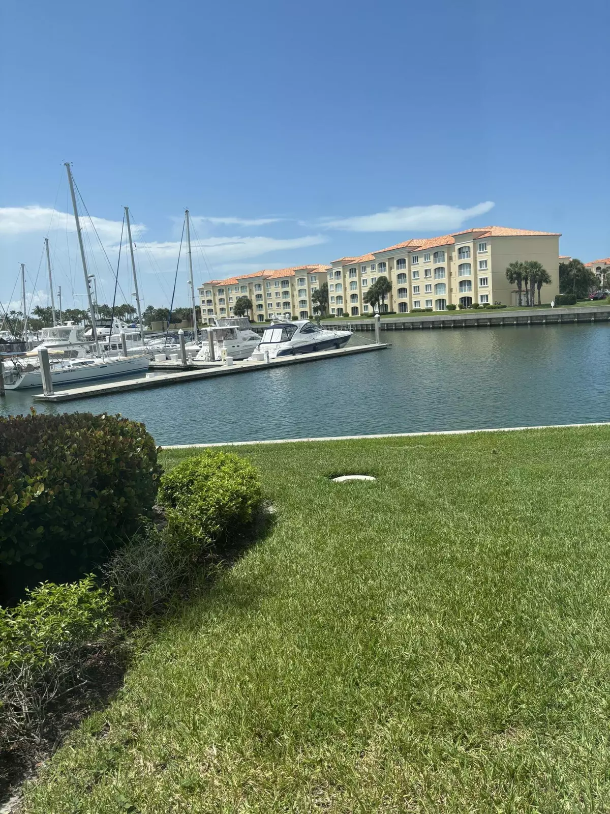 Fort Pierce, FL 34949,16 W Harbour Isle DR 104