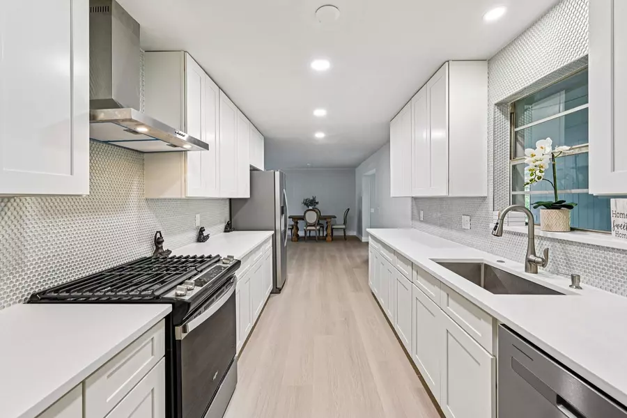 5852 SE Wesley AVE, Stuart, FL 34997