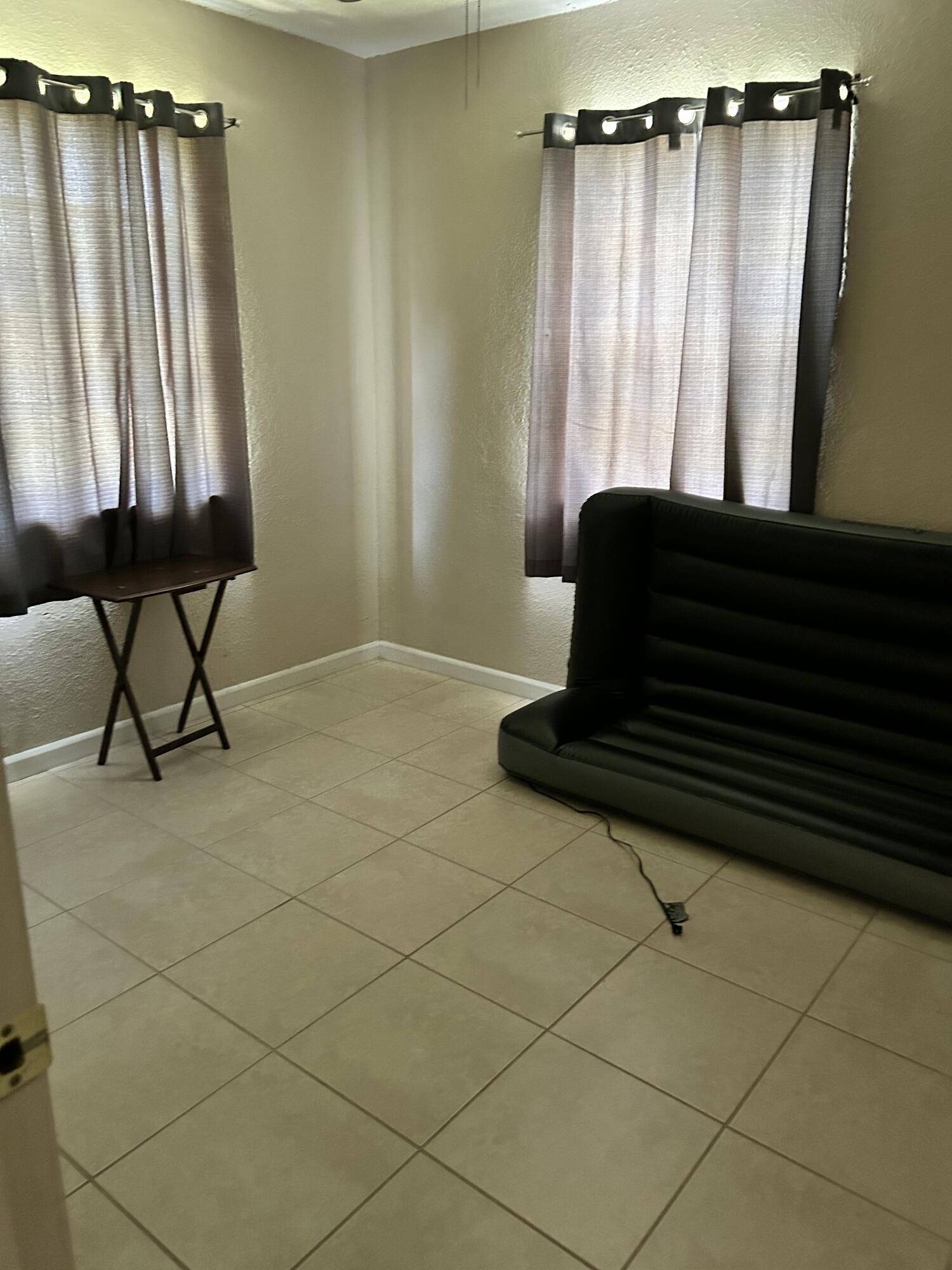 Port Saint Lucie, FL 34983,141 SE Serenata CT