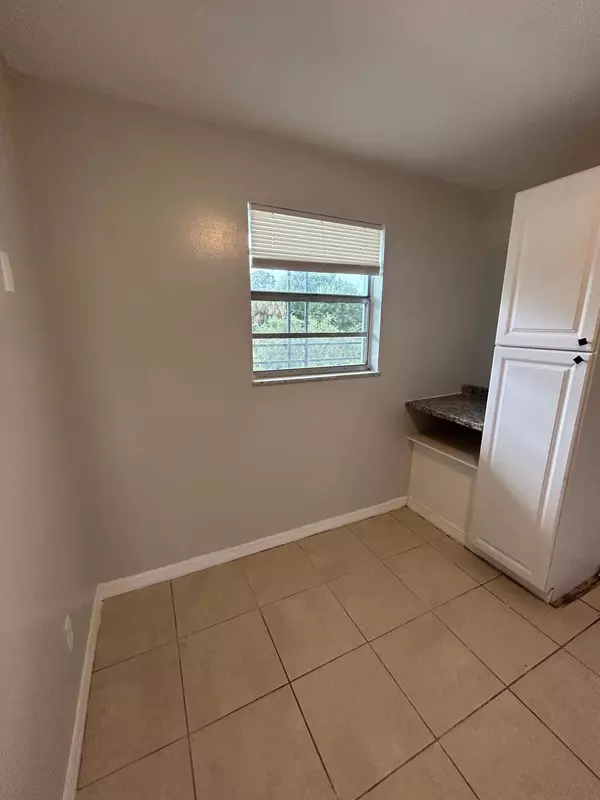 Fort Pierce, FL 34950,3208 Louisiana AVE 8