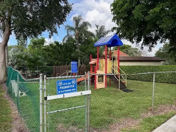 West Palm Beach, FL 33417,4871 Sable Pine B2 CIR