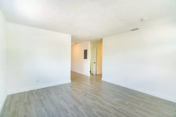 Deerfield Beach, FL 33441,700 NW 2nd WAY