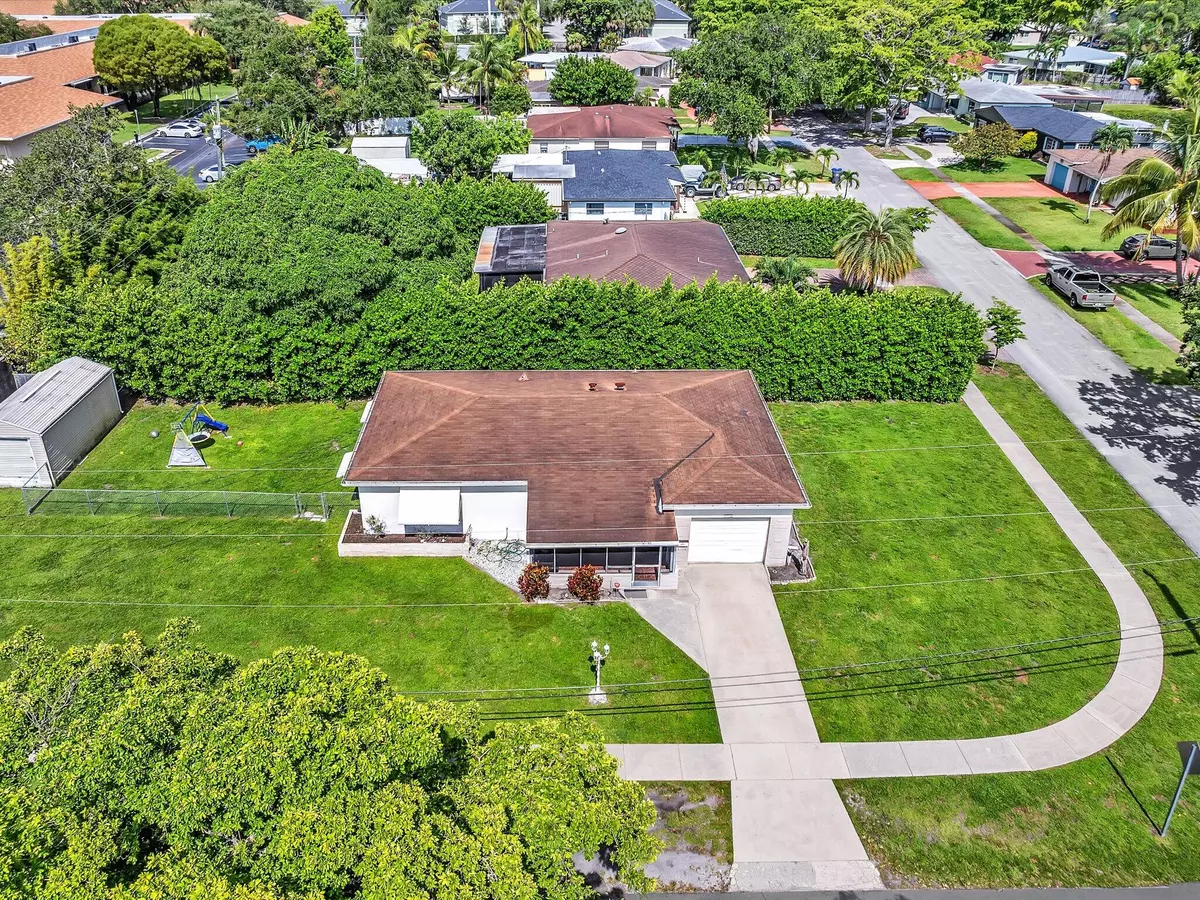 Hollywood, FL 33023,5702 Jefferson ST